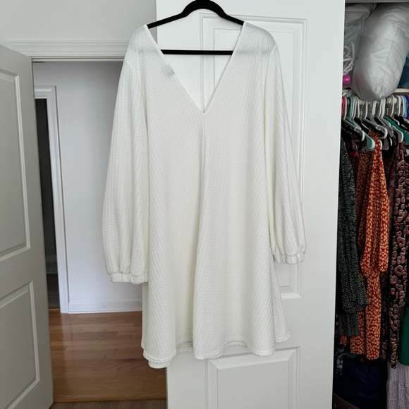 ASOS white sleeved mini dress - Picture 2 of 2
